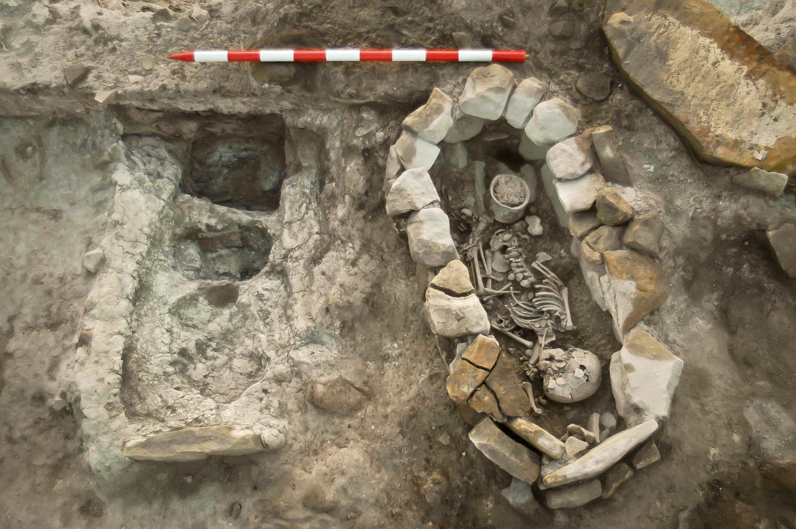 4  ExcavaciÃ³n (Tumba II Milenio BC) 2008